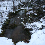 le ruisseau de coffinier reprend du service avec la neige dans la vallée de coffinier dans le Lot sur les causses du Quercy 