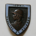insigne 109° régiment. infanterie dos lis, pastille Arthus Bertrand rue de Rennes . prix 50 euros 