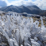 三俣山本峰より（左から中岳・天狗ヶ城・久住山）