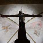 Kunsthistorisch von höchstem Wert ist auch das spätromanische Triumphkreuz von etwa 1220.