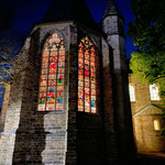 Die Kirche war schon zur Beisetzung der Gebeine Gottfrieds am 16. September 1149 vollendet. Im 14. Jahrhundert erhielt sie gotische Gewölbe und eine neue Chorapsis, seitdem präsentiert sie sich von der Bauform her im wesentlichen unverändert.