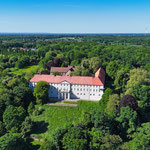 Cappenberg wird 791 „zu Zeiten Liudgers, des Bischofs von Münster, und Karls des Großen“ erstmals erwähnt. Eine Sonderstellung nimmt die Burg schon wegen ihrer Lage auf einer Anhöhe ein, die sie von den zahlreichen Wasserburgen der Umgebung unterscheidet.