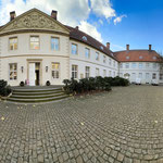 Die Cappenberger Grafen gehören zu den angesehensten, reichsten und mächtigsten Herren des Landes, ihre Burg gilt als „Vormauer des Stiftes Münster“ nach Süden, wie der Chronist berichtet.