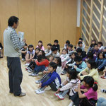以前の七小の校長先生だった「藤井先生」の環境のお話を真剣に聞いてます。