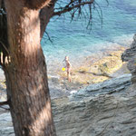 Un accès direct à une plage de rochers typique du Cap Corse
