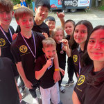 Von links nach rechts: Andri, Taras, Jonne, William, Levy, Daniil (vorne), Len, Nico, Nihal und Tuğba
