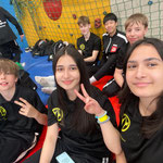 vorne: Jakob, Nihal und Tuğba, hinten: Taras, William und Jonne