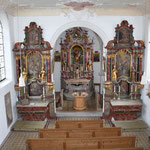 Frauenkirche - Innenansicht mit Altären