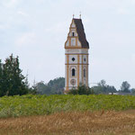 Petzenhausen - Imposante Ansicht - Der Turm von "St. Peter und Paul" ragt hervor
