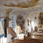 Pfarrkirche St. Peter und Paul - Langhaus mit Altären (links)