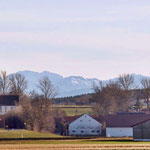 Petzenhausen - Ansich von Norden - mit Alpenpanorame