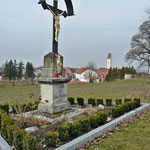 Kriegerdenkmal und Feldkreuze - Feldkreuz - südlicher Ortseingang am Weg zur Frauenkirche
