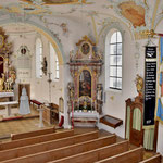Pfarrkirche St. Peter und Paul - Langhaus mit Altären (rechts)