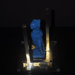 "Or bleu" Poudre de marbre, alu, métal doré, acrylique, plexiglas 20 x 20 x30
