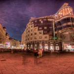 Nocheinmal das Haas-Haus mit Blick auf den Graben