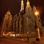 Wir sind in der Stadt und umrunden den Stephansdom  von der Rotenturmstraße kommend