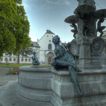 Der Leopoldsbrunnen vor der Hofkirche und der Kaiserlichen Hofburg