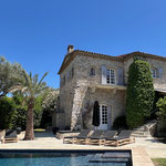 Die Terrasse mit Pool