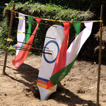 Bogenschiessen: Der Nationalsport der Bhutanesen, das Ziel ist 145 m entfernt, das Ziel ist eine rechteckige Holzplatte ca. 35 x 110 cm gross