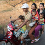 Das Motorrad für die ganze Familie, Individualverkehr à la Kambodscha 