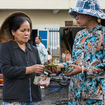 Beim Handeln im Fischmarkt in Nah Trang