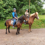 Saela och Djarfur, Emma och Petra på g på tur