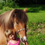 Malva 6 år och Skari.