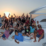Das erste Gruppenfoto auf der neuen Ocean Window. Leider hat sich der Klimaanlagen Mechaniker in das Bild geschlichen.