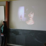Simone und Isabell bei der Präsentation