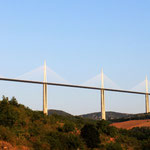 Viaduc de Millau depuis Peyre sur les bords du Tarn