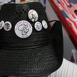 badges sur chapeau