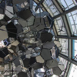 Auf der Aussichtsplattform hat man einen Rundblick von 360 Grad, wo sich auch eine fantastische Spiegel Installation befindet.