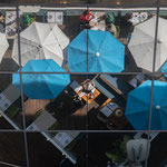 Spiegelung einer Caffee Terrasse