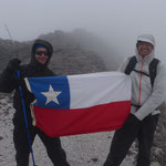 am Gipfel  mit chilenischer Flagge