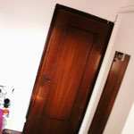 Mein Zimmer: Tür und Spiegel, mit einem Foto.
