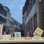 Schaufenster Leyergasse, Aquamarin und Lapislazuli