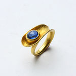 Ring mit Safircabochon, Gold 750/-