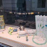 Schaufenster Hauptstrasse mit Chalcedon und Chrysopras