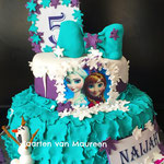 Frozen taart gevuld met romige botercreme en oreo