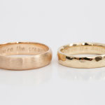 Eheringe 14 kt Rotgold und Gelbgold längsdiamantiert und gehämmert