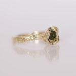 Rosenring 14 kt Gelbgold mit Edelstein