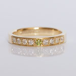 Eheringe 14 kt Gelbgold mit grünen und weißen Diamanten