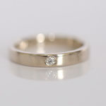 Ehering 14 kt Weissgold mit Diamanten in eingeriebener Fassungsart 