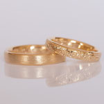 Eheringe 14 kt Rosegold graviert und längsdiamantiert