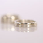 Ehering 14 kt Weissgold graviert und geschmiergelte Oberfläche 