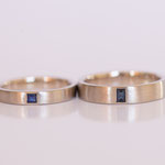 Eheringe 14 kt Weissgold mit Saphir und längsdiamantiert