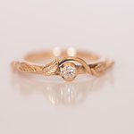 Ring Blumenranken 14 kt Rotgold mit Diamant
