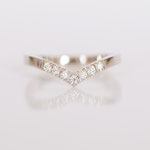 Eheringe 14 kt Weissgold V-Ring mit Diamanten