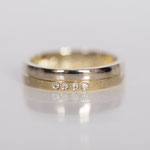 Eheringe 14 kt Weiss-, und Gelbgold glänzend und diamantiert mit Diamanten