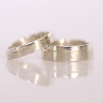 Eheringe 14 kt Weissgold graviert und diamantiert